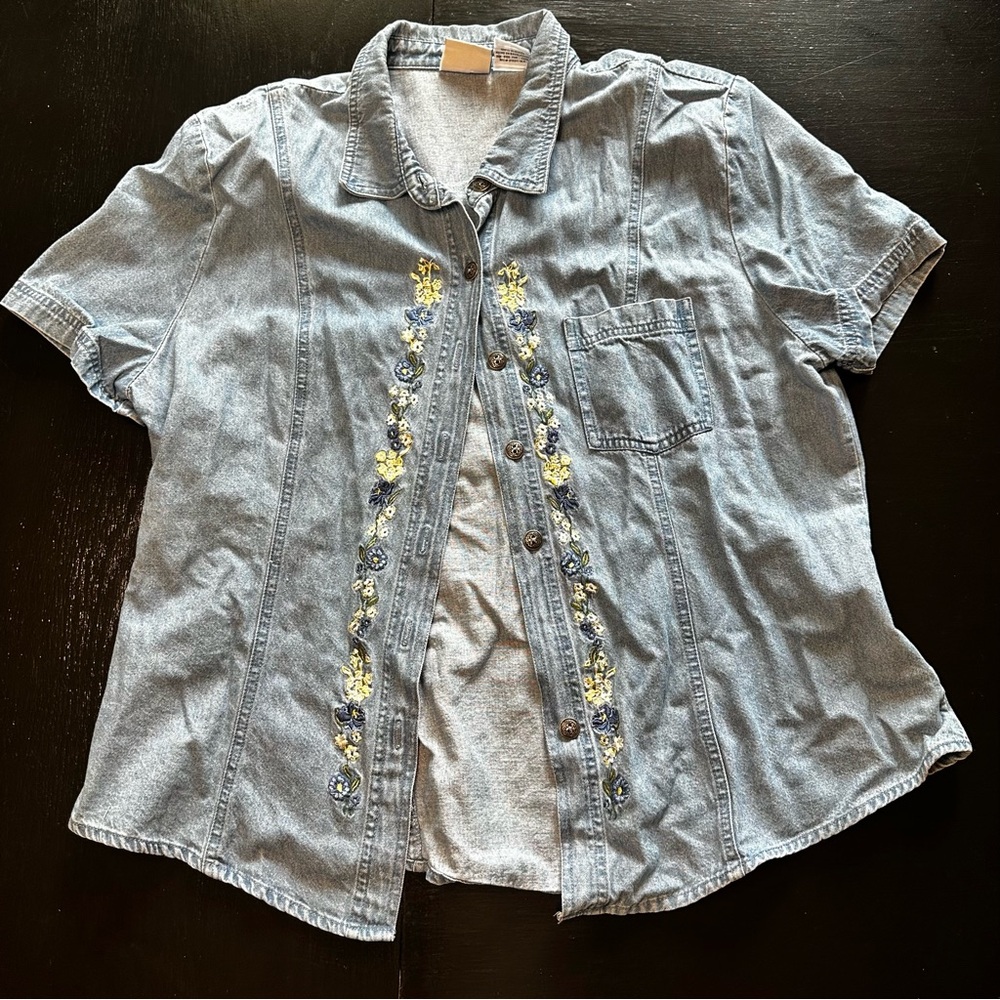 Bobbie Brooks Large Light Blue Denim Shirt Embroidered Flowers 90s